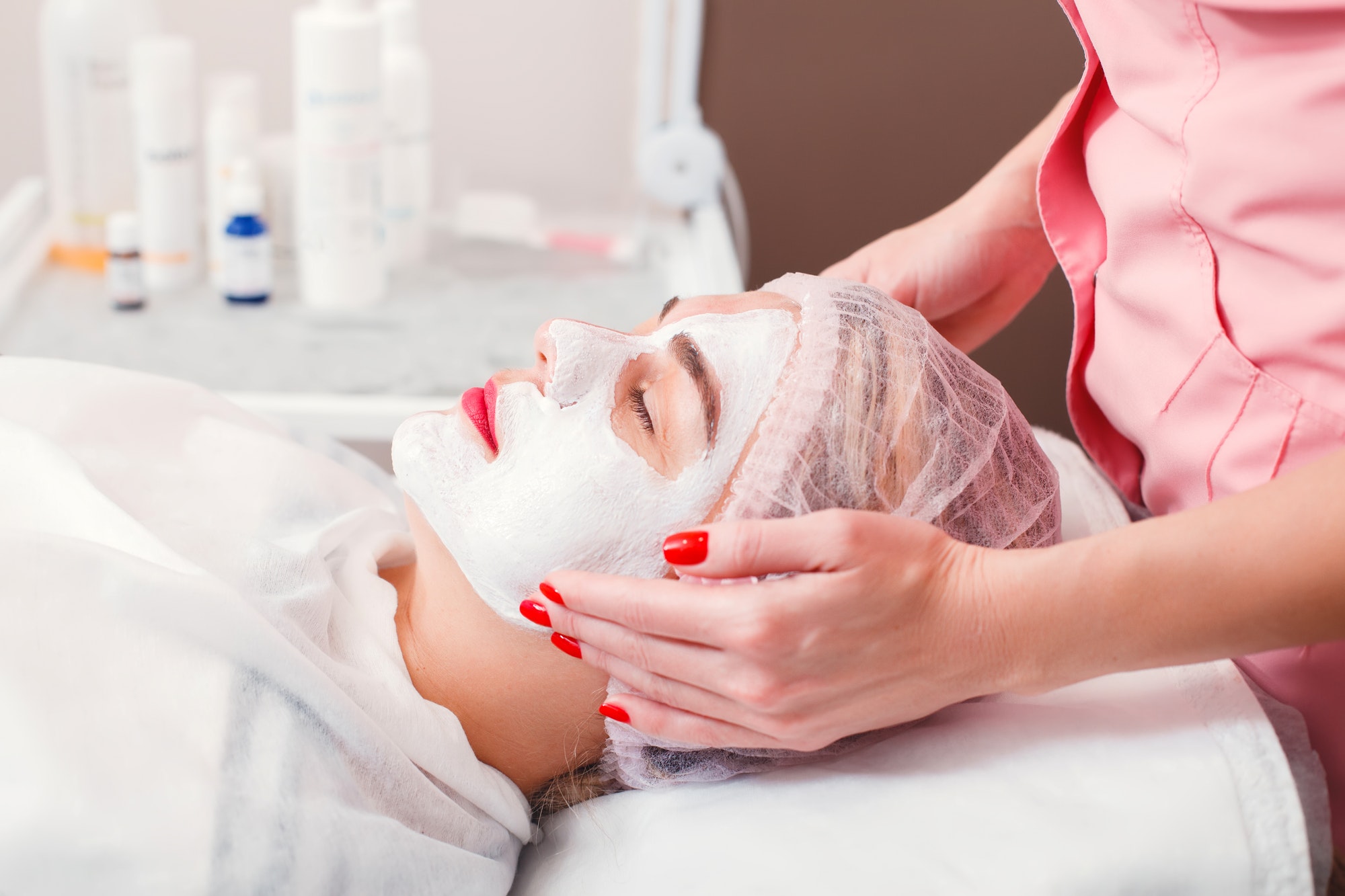 cosmetic-procedure-in-spa-salon-.jpg
